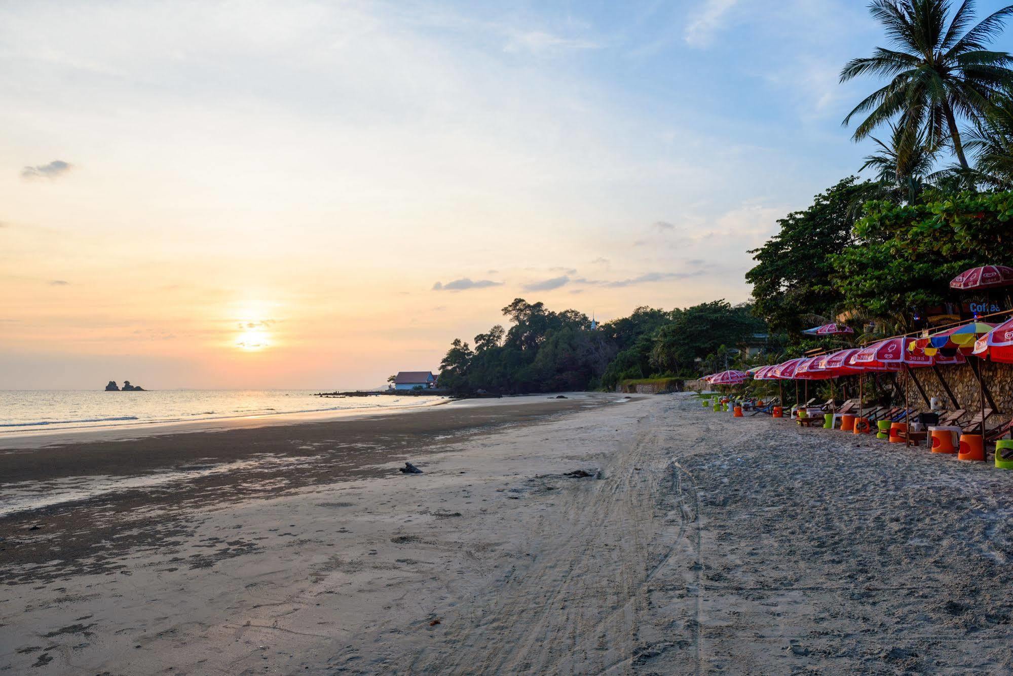 Baansuan Aokhai Beach Resort Mae Phim Exterior foto